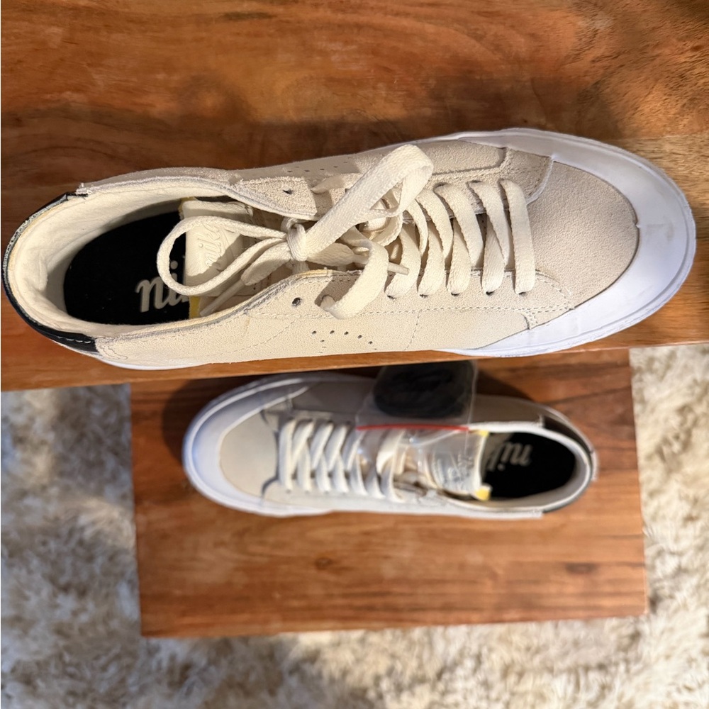Nike Cream and Black Mid-Top Sneakers - Picture 4 of 6
